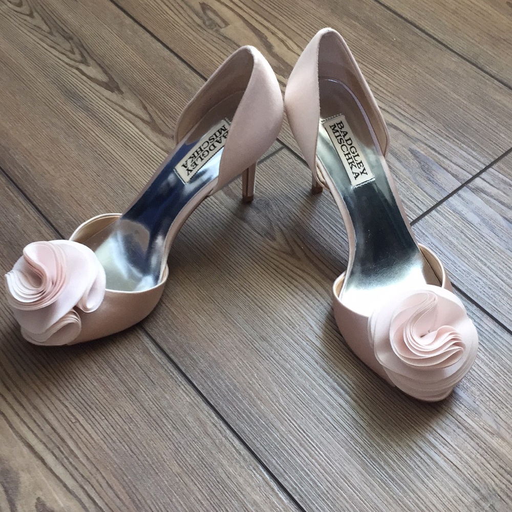 Badgley Mischka pink pumps size 6
